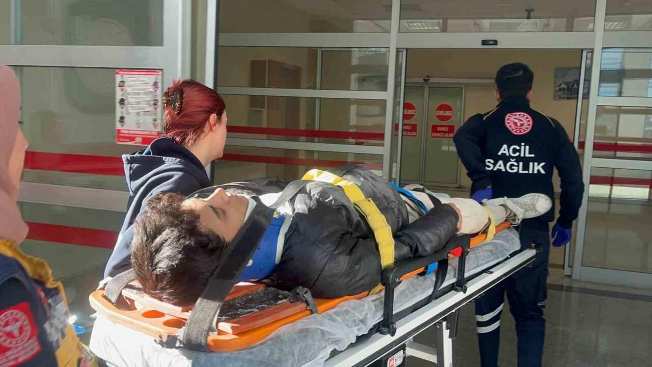 Adıyaman'da Yunus Emre Mahallesi Atatürk Bulvarı'nda meydana gelen kazada, elektrikli