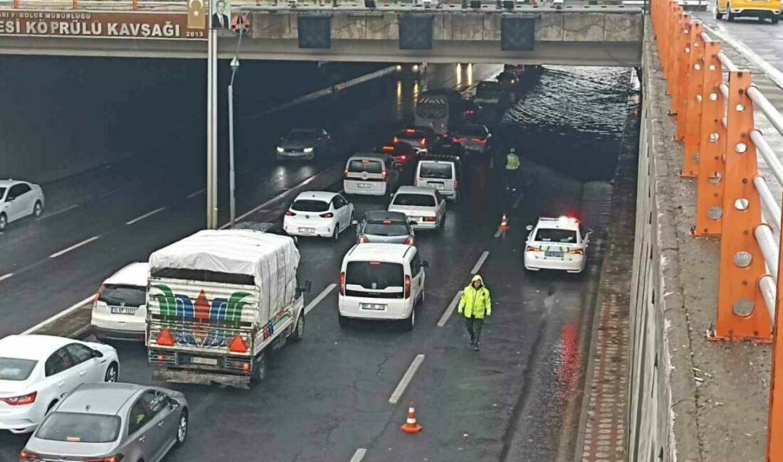 Diyarbakır’da sağanak yağmur etkili