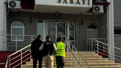 Adıyaman’ın Gölbaşı ilçesinde polis ekipleri tarafından durdurulan bir otomobilde 16