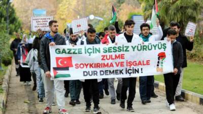 Gaziantep Üniversitesi’nde (GAÜN) Filistin’e destek için sessiz bir yürüyüş gerçekleştirildi.
