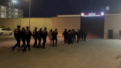 Gaziantep’te jandarma ekiplerince yapılan şok operasyon sonucunda kaçak göçmen organizatörü
