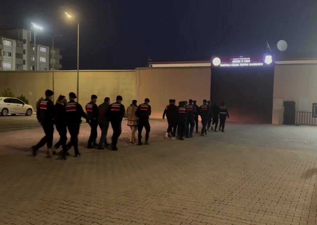 Göçmen kaçakçılarına şok operasyon: 11 şahıs tutuklandı