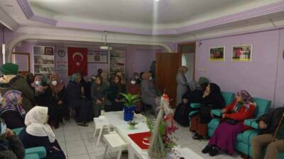 Diyarbakır’da 7 kadın muhtar, kanser hastalarıyla bir araya gelip moral