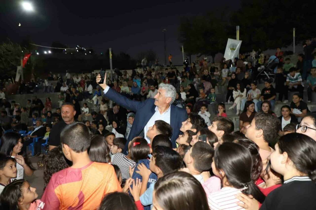 Adıyaman'ın Kahta ilçesinde, Belediye Başkanı Mehmet Can Hallaç'ın seçim döneminde