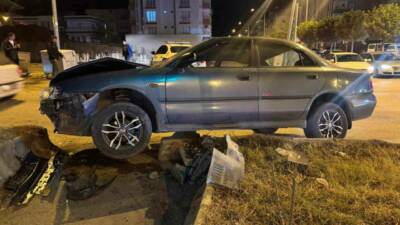 Adıyaman’ın Kahta ilçesinde meydana gelen trafik kazasında, iki aracın çarpışması