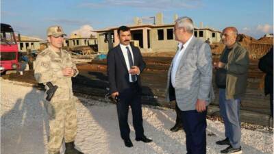 Adıyaman’ın Kahta Kaymakamı Muhammed Üsame Soysal, Akıncılar Beldesi’nde yapımı devam