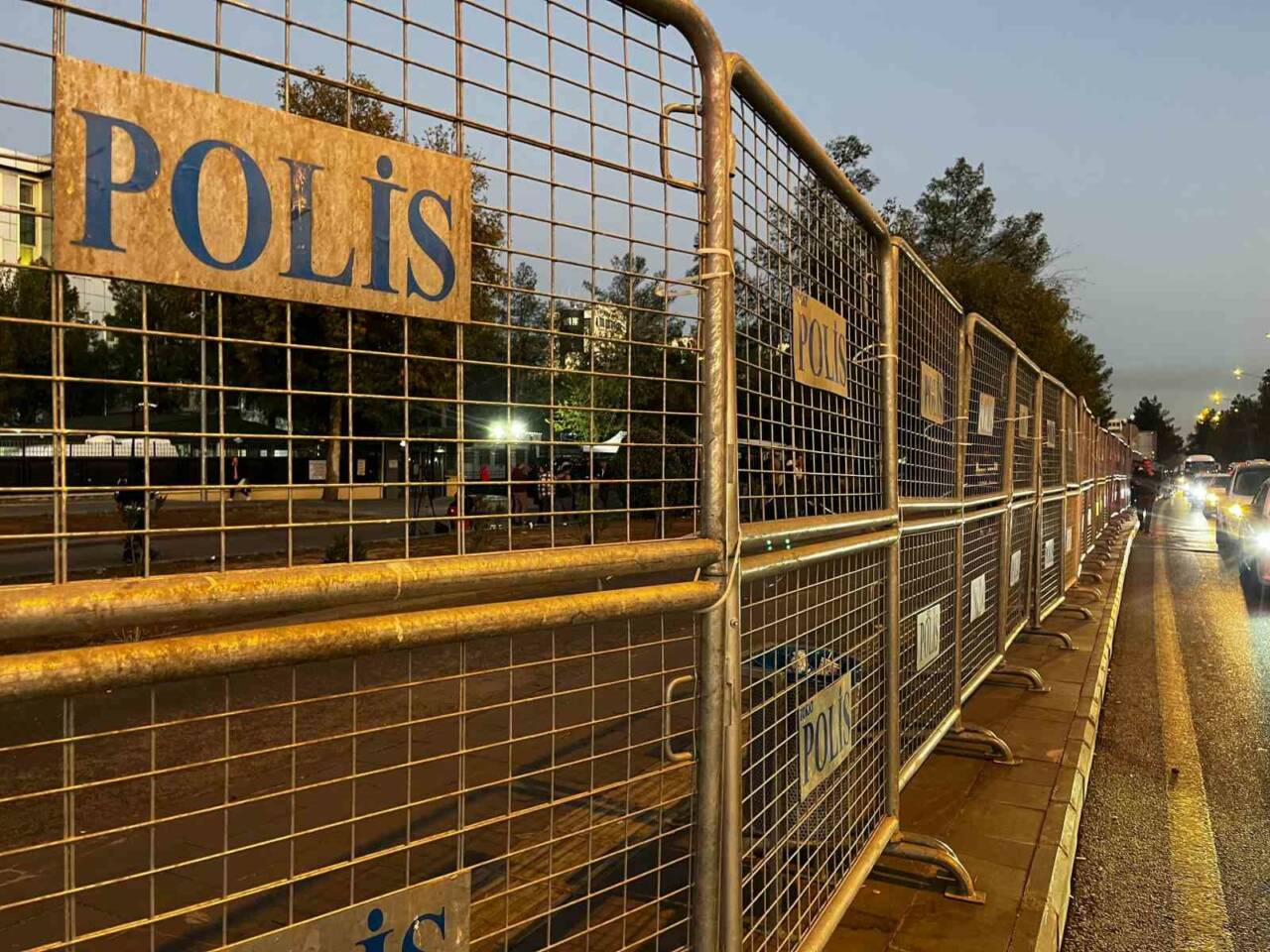 Diyarbakır 8. Ağır Ceza Mahkemesi'nde görülen davada anne Yüksel, ağabey