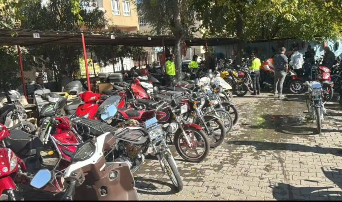 Polis ekipleri tarafından motosiklet