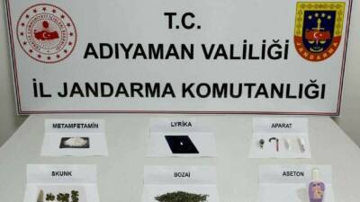 Adıyaman İl Jandarma Komutanlığı, uyuşturucuyla mücadele kapsamında gerçekleştirdiği denetimlerde 17