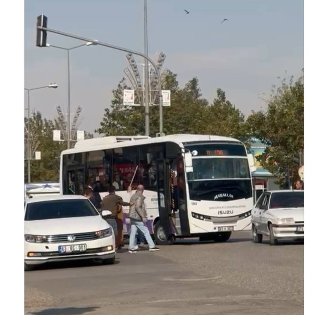 Yolcu Minibüsü Şoförüne Saldırı: Tekme, Tokat ve Sopalı Kavga