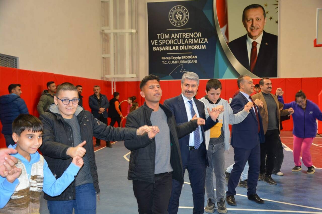 Başkan Alkan Engellilerle Halay Çekti