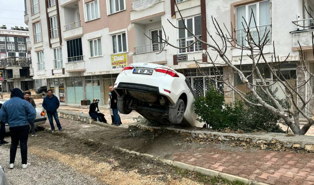 Besni'de, Mega Fabrikası karşısındaki