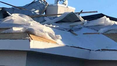 Tut ilçesinde şiddetli rüzgarın neden olduğu olaylarda birçok ev zarar