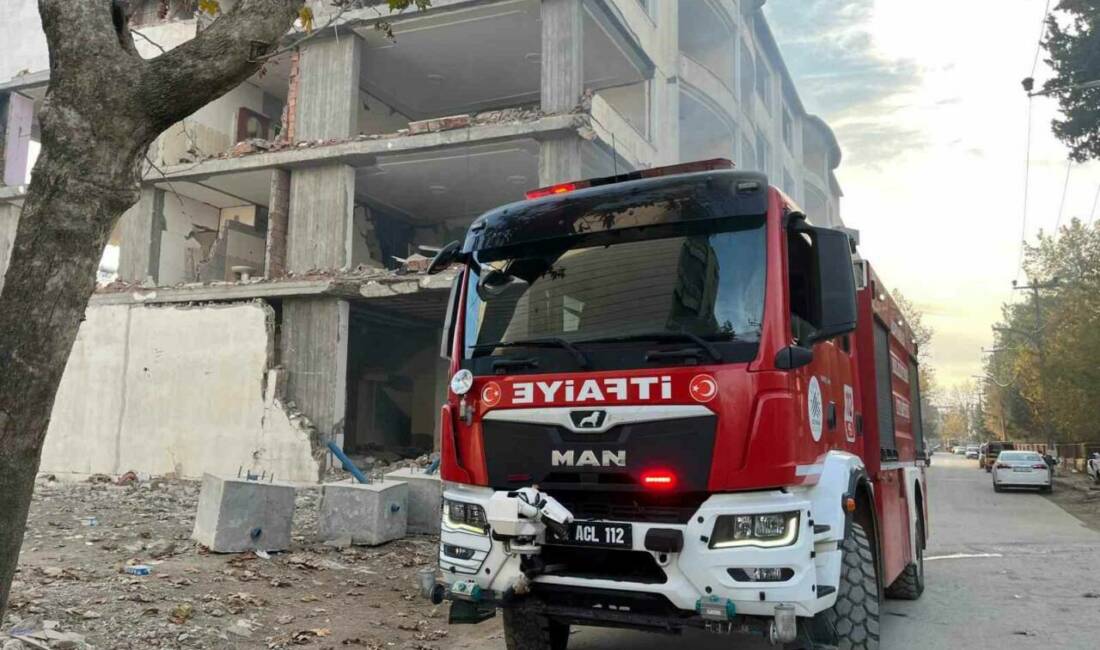 Adıyaman’ın Turgut Reis Mahallesi’nde, eski Devlet Hastanesi yakınlarında bulunan hasarlı