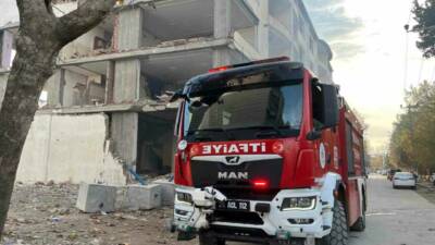 Adıyaman’ın Turgut Reis Mahallesi’nde, eski Devlet Hastanesi yakınlarında bulunan hasarlı