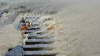 Adıyaman’da öğle saatlerinde başlayan sağanak akşam saatlerine kadar etkili oldu.