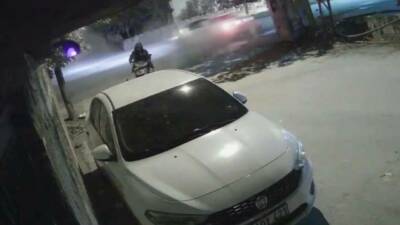 Adıyaman’ın merkez Kayalık Mahallesi’nde, motosiklet sürücüsü kontrolden çıkan bir otomobile