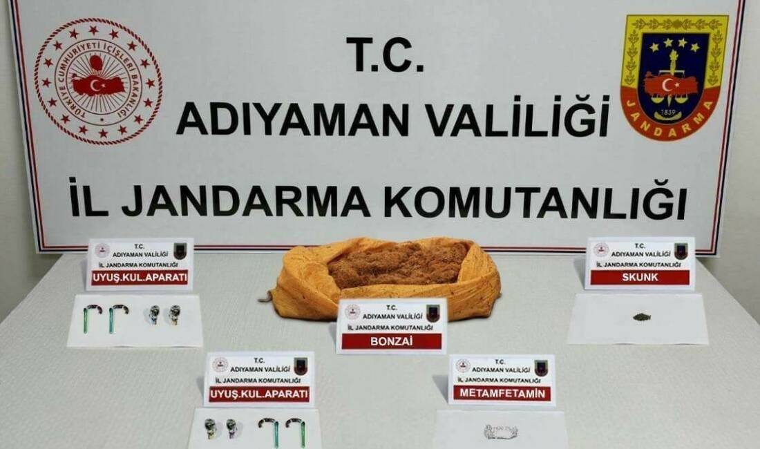 Adıyaman İl Jandarma Komutanlığı ekipleri, uyuşturucuyla mücadele kapsamında gerçekleştirdikleri denetimlerde