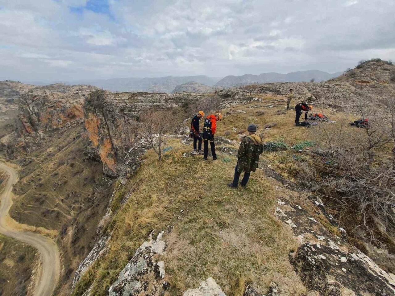 Bin 500 Rakımda Mahsur Kalan Keçi İçin Nefes Kesen Kurtarma Operasyonu