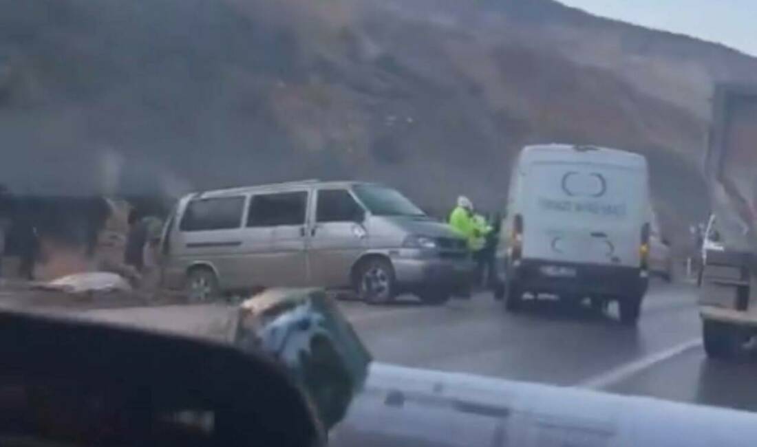 Gaziantep’te işçi servisi ile tırın çarpması sonucu meydana gelen kazada