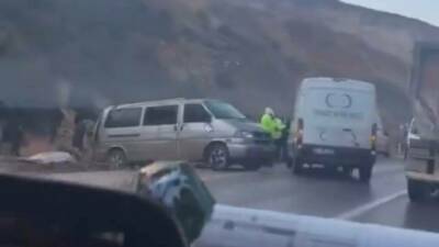 Gaziantep’te işçi servisi ile tırın çarpması sonucu meydana gelen kazada