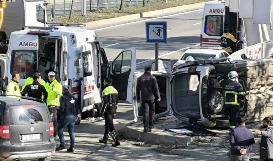 Batman Üniversitesi Merkez Kampüsü girişinde meydana gelen trafik kazasında 2