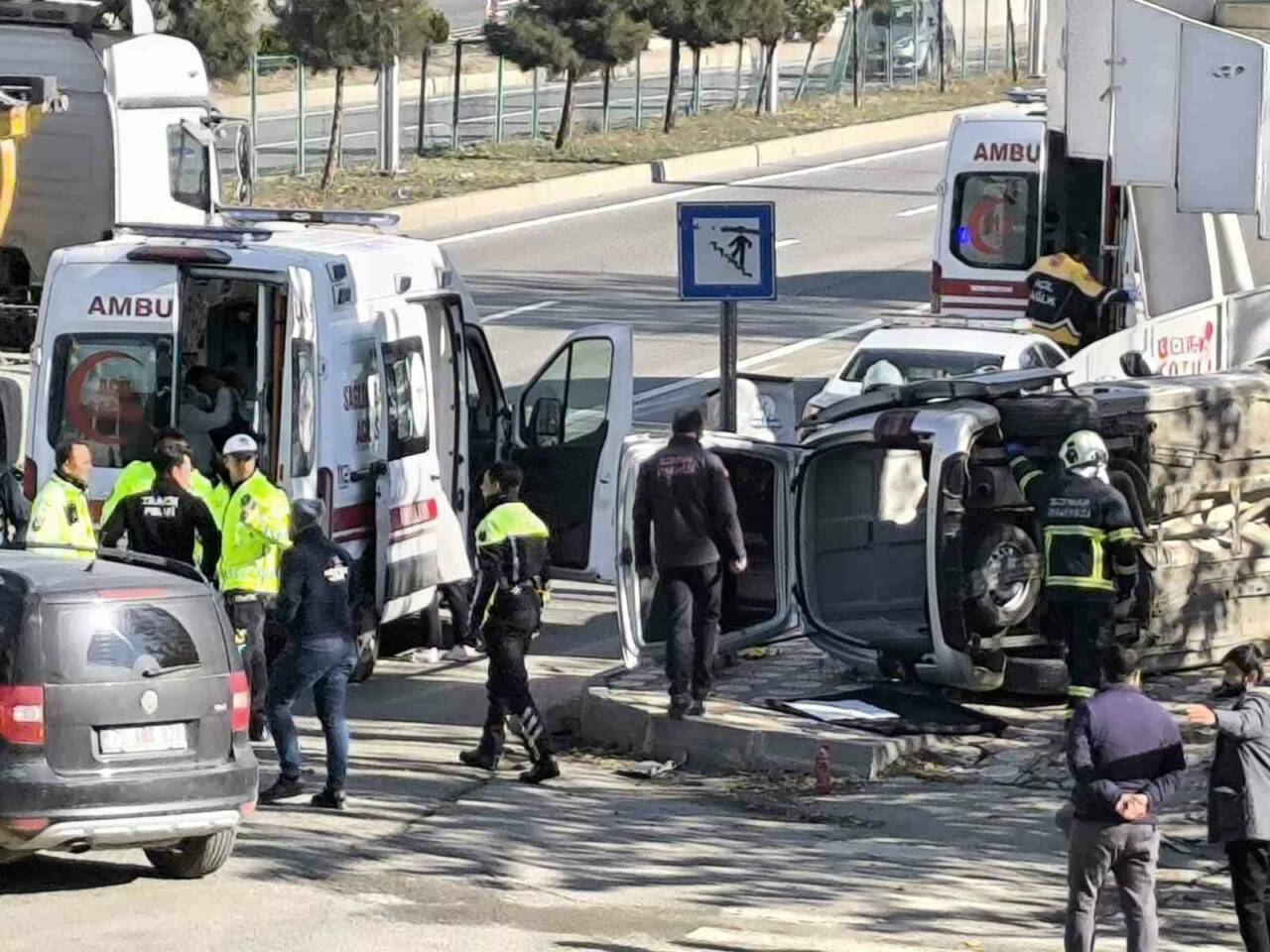 Batman Üniversitesi Merkez Kampüsü girişinde meydana gelen trafik kazasında 2