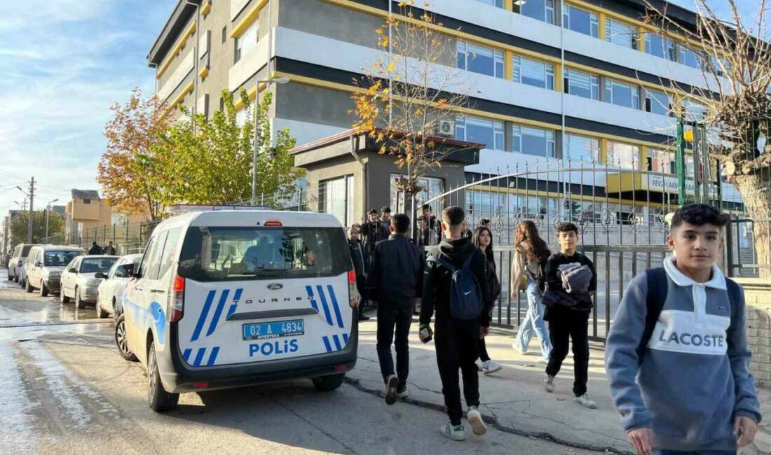 Adıyaman’da lise öğrencileri arasında çıkan kavga polisin erken müdahalesiyle son