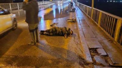 Şanlıurfa’nın Birecik ilçesinde bir otomobilin çarptığı motosikletteki kadın ve erkek