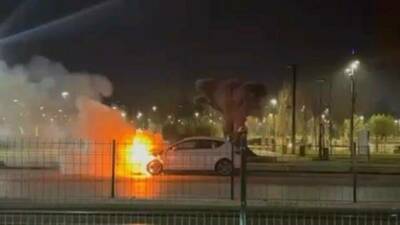 Seyir halindeki bir araç alev aldı, olayda maddi hasar meydana