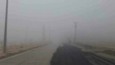 Adıyaman’ın Sincik ilçesinde etkili olan yoğun sis, görüş mesafesini 30