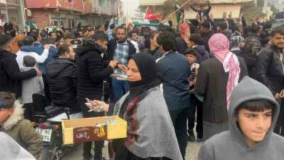 Şanlıurfa'nın sınır ilçesi Ceylanpınar'da, Suriye'deki Beşar Esed rejiminin çöküşü coşkulu