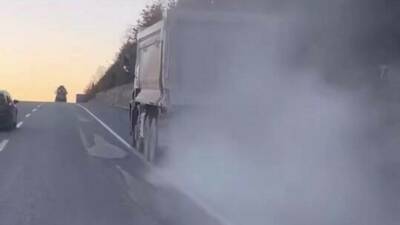 Adıyaman-Kahta Karayolu Beşpınar Mevkii'nde seyir halinde olan bir kamyonun damperinden