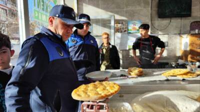 Adıyaman Belediyesi Zabıta Müdürlüğü ekipleri, kent genelinde vatandaşların sağlıklı ve