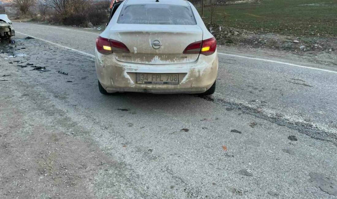 Adıyaman’ın Sincik ilçesinde iki otomobilin çarpışması sonucu 4 kişi yaralandı.