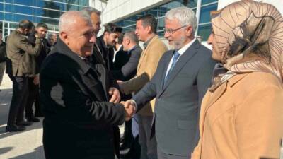 AK Parti Adıyaman İl Başkanı Faruk Bülent Kablan mazbatasını aldı.