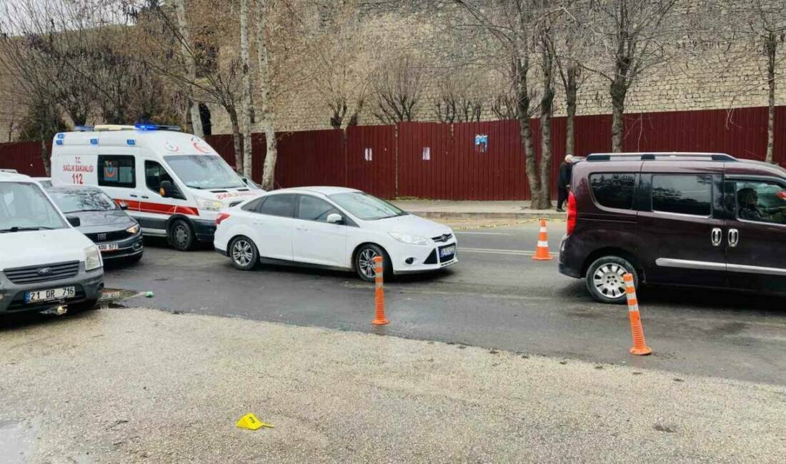 Diyarbakır’ın merkez Sur ilçesinde caddede silahlı saldırıya uğrayan şahıs, hayatını