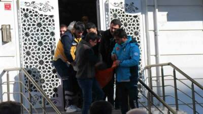 Şanlıurfa’da cinnet getiren 35 yaşındaki kadın, 14 ile 8 yaşındaki