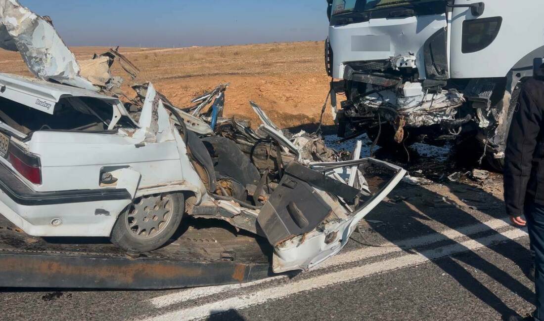 Şanlıurfa’da beton mikserine çarparak demir yığınına dönen otomobilin sürücüsü hayatını