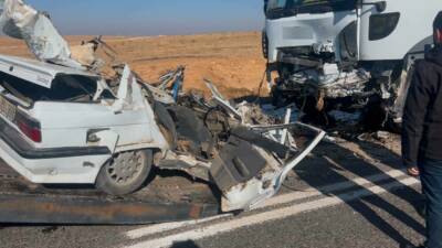 Şanlıurfa’da beton mikserine çarparak demir yığınına dönen otomobilin sürücüsü hayatını