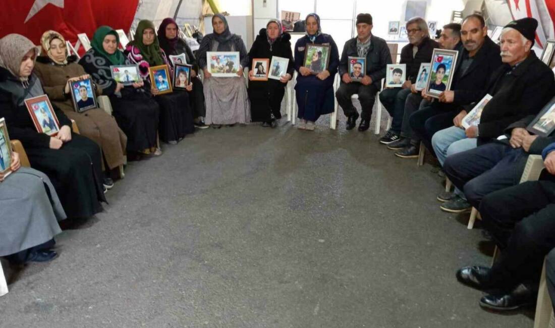 Diyarbakır anneleri, evlatlarına ’teslim ol’ çağrısında bulundu. Anneler, ’Terörsüz Türkiye’