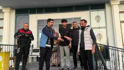 Diyarbakır’ın Kayapınar ilçesinde belediye personeli, içinde para ve altın olan