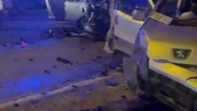 Mardin’in Ömerli ilçesinde hafif ticari araç ile otomobilin çarpışması sonucu