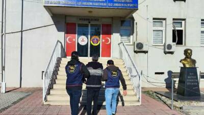 Diyarbakır’ın Bağlar ilçesinde jandarma ekiplerince düzenlenen operasyonda, hakkında 11 yıl