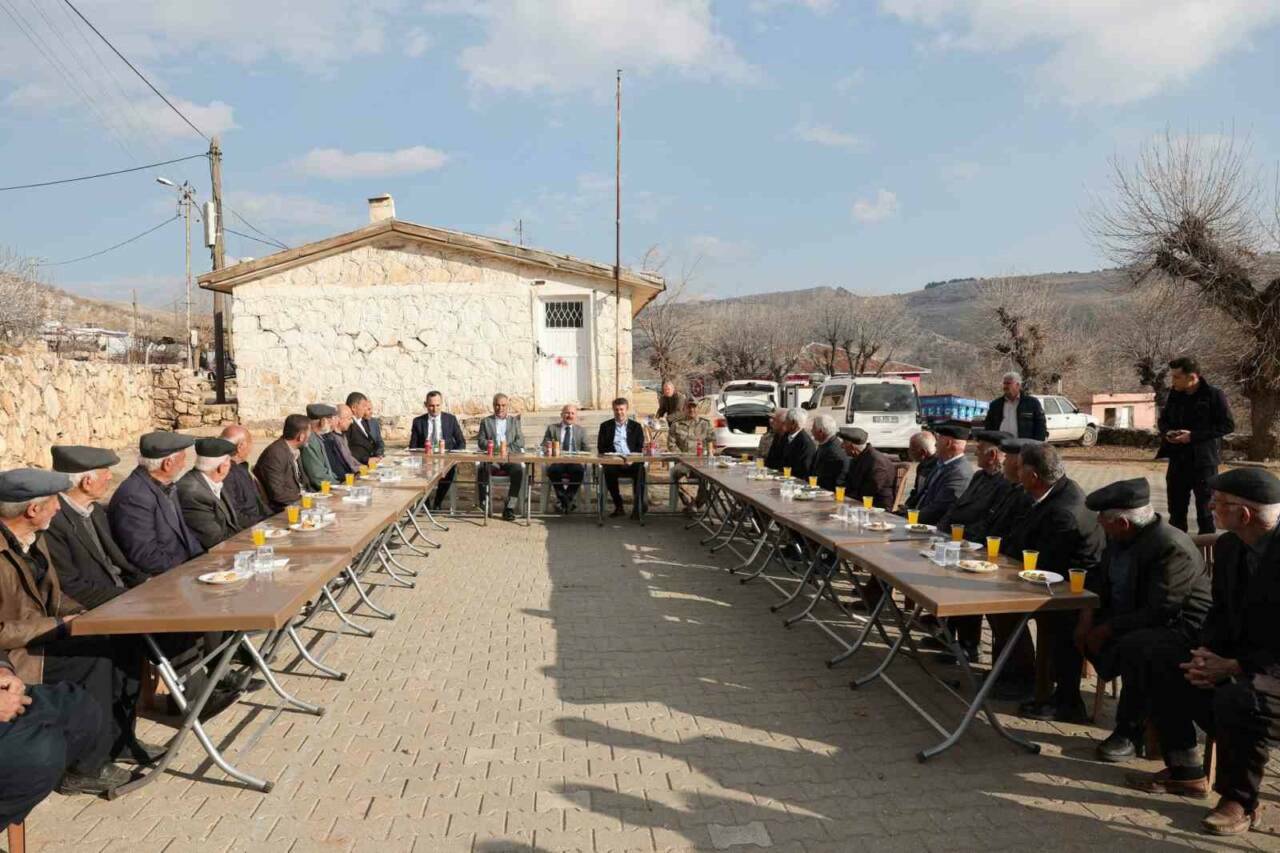 Adıyaman Valisi Osman Varol, Belediye Başkanı Abdurrahman Tutdere ve beraberindeki