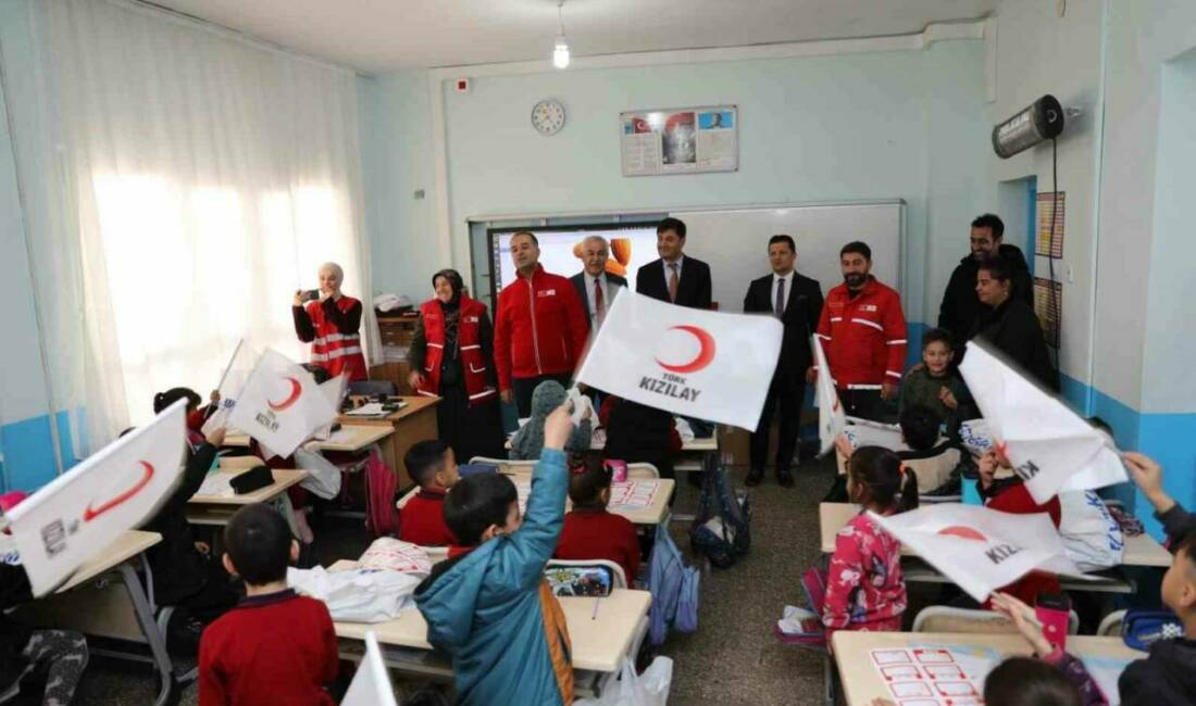 Kızılay Mardin’in Artuklu ilçesinde dezavantajlı öğrencilere yönelik anlamlı bir etkinlik