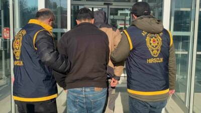 Adıyaman’da okul servisi ile gelerek konteyner kentte klima çaldığı belirlenen