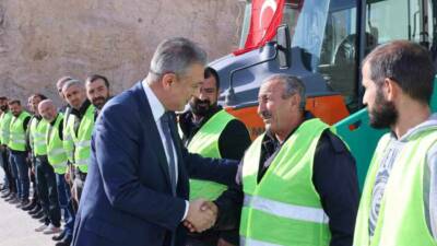 Mardin Valisi ve Büyükşehir Belediyesi Başkan Vekili Tuncay Akkoyun, asfaltlama