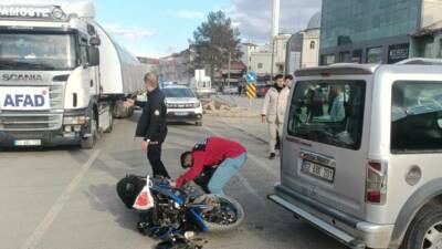 Adıyaman’ın Gölbaşı ilçesinde motosiklet ile hafif ticari aracın çarpışması sonucu