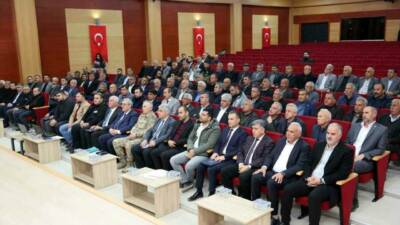 Adıyaman Valisi Osman Varol, muhtarlarla bir araya gelerek toplantı düzenlendi.